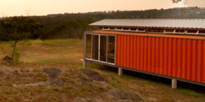 Containers of hope, una vivienda hecha con dos contenedores reciclados